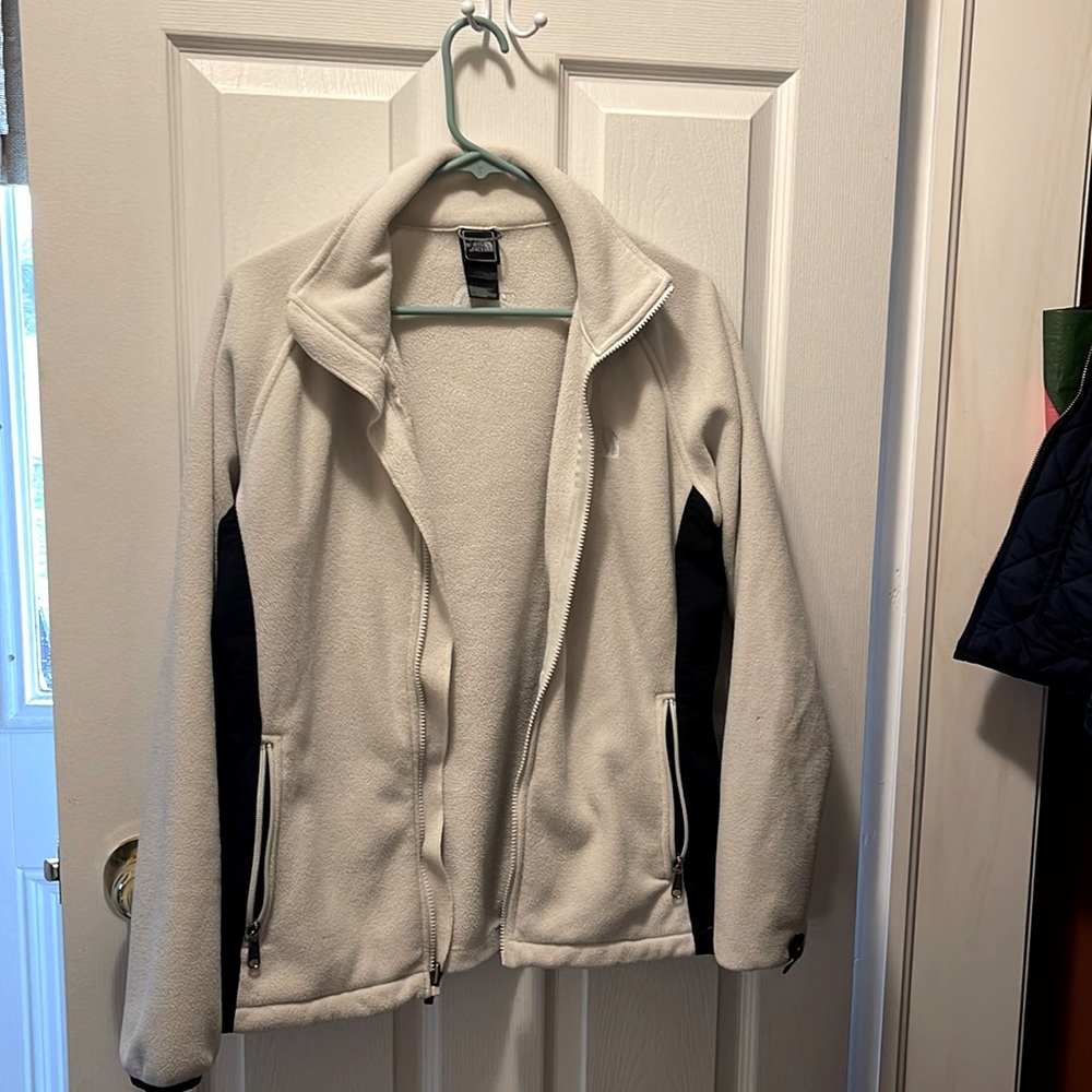 Fair- Women’s North face fleece L